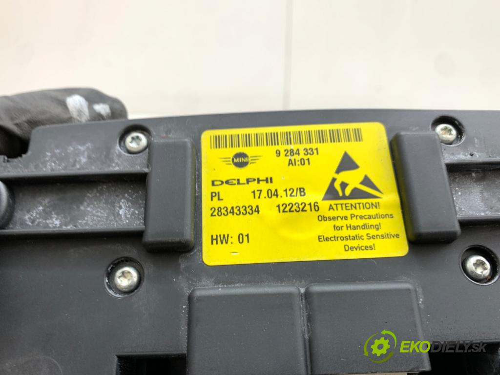 MINI R56 liftback 2012 55 kW One 1598 Svetlo stropné 9284331