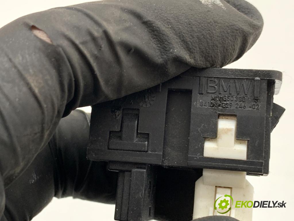 MINI R56 liftback 2012 55 kW One 1598 HNÍZDO: USB 9229246