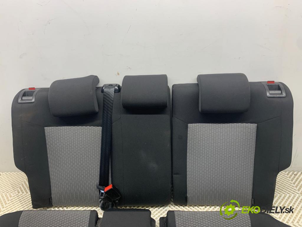 VW POLO V liftback 2013 44 kW 1.2 1198 Sedadlo druhý rad