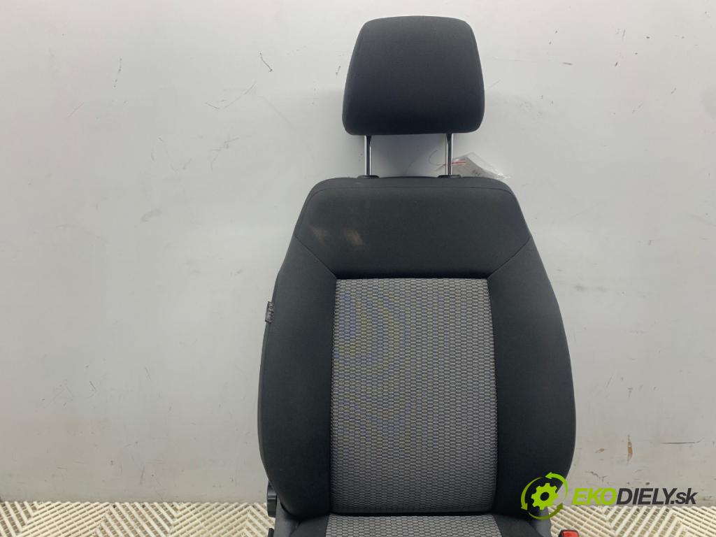 VW POLO V liftback 2013 44 kW 1.2 1198 Sedadlo pravy predný