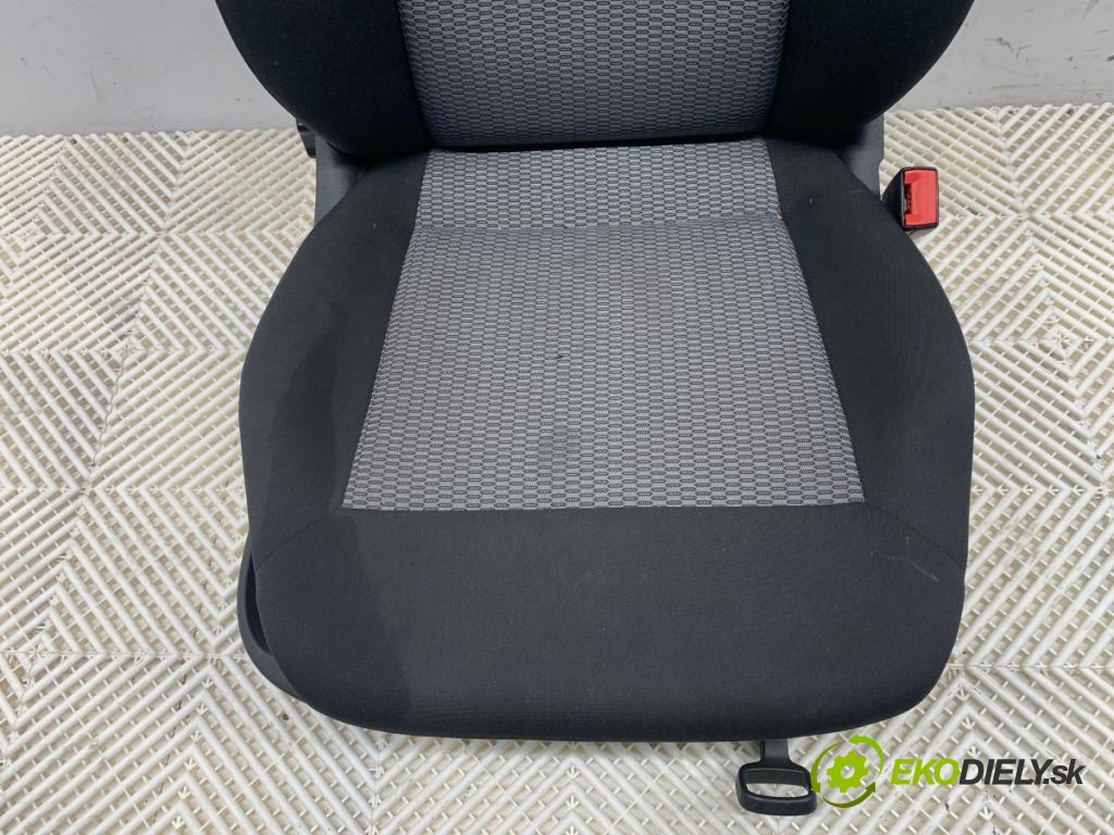 VW POLO V liftback 2013 44 kW 1.2 1198 Sedadlo pravy predný