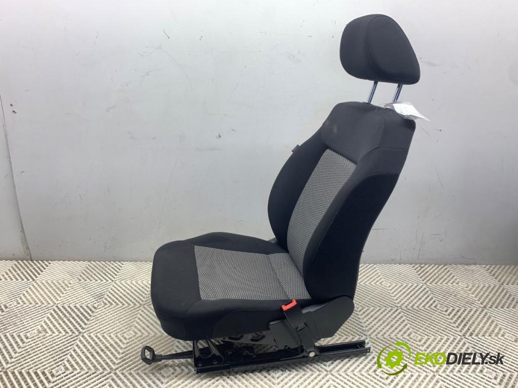 VW POLO V liftback 2013 44 kW 1.2 1198 Sedadlo pravy predný