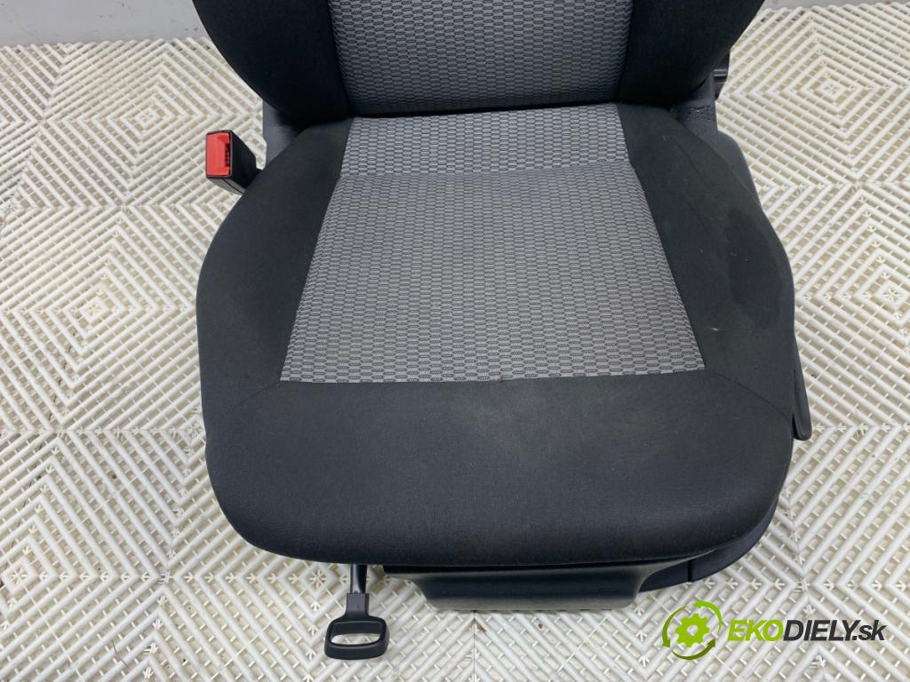 VW POLO V liftback 2013 44 kW 1.2 1198 Sedadlo ľavy predný