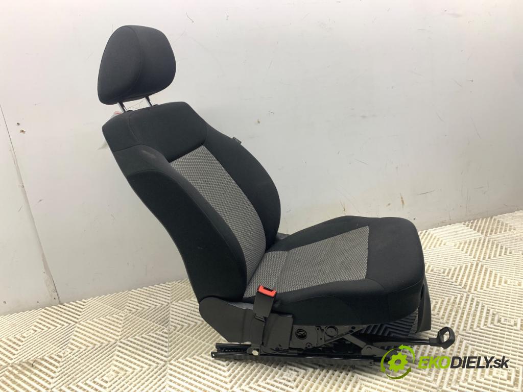 VW POLO V liftback 2013 44 kW 1.2 1198 Sedadlo ľavy predný
