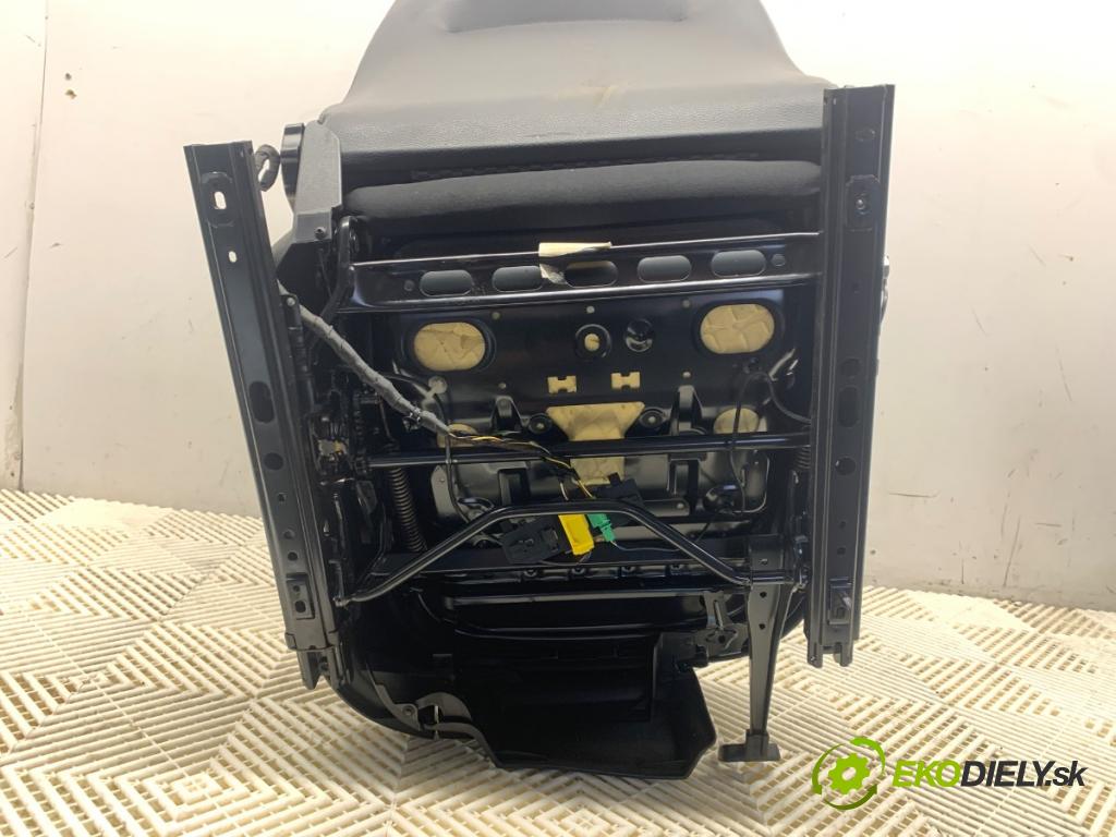 VW POLO V liftback 2013 44 kW 1.2 1198 Sedadlo ľavy predný