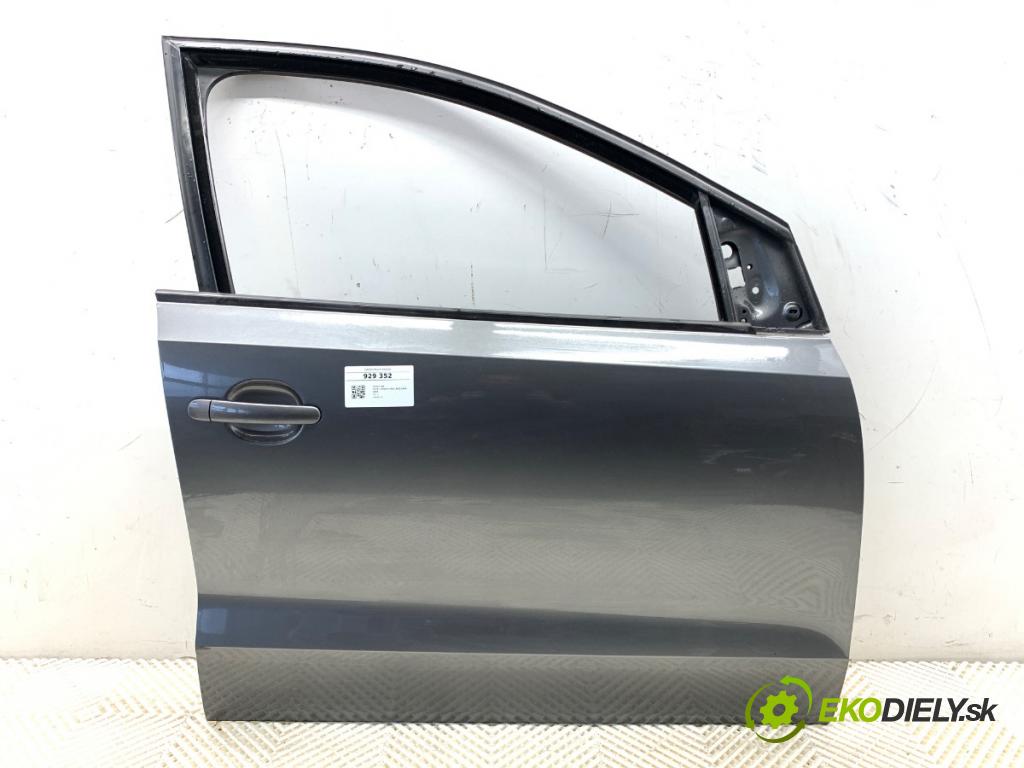 VW POLO V liftback 2013 44 kW 1.2 1198 Dvere pravy predný LD7R 