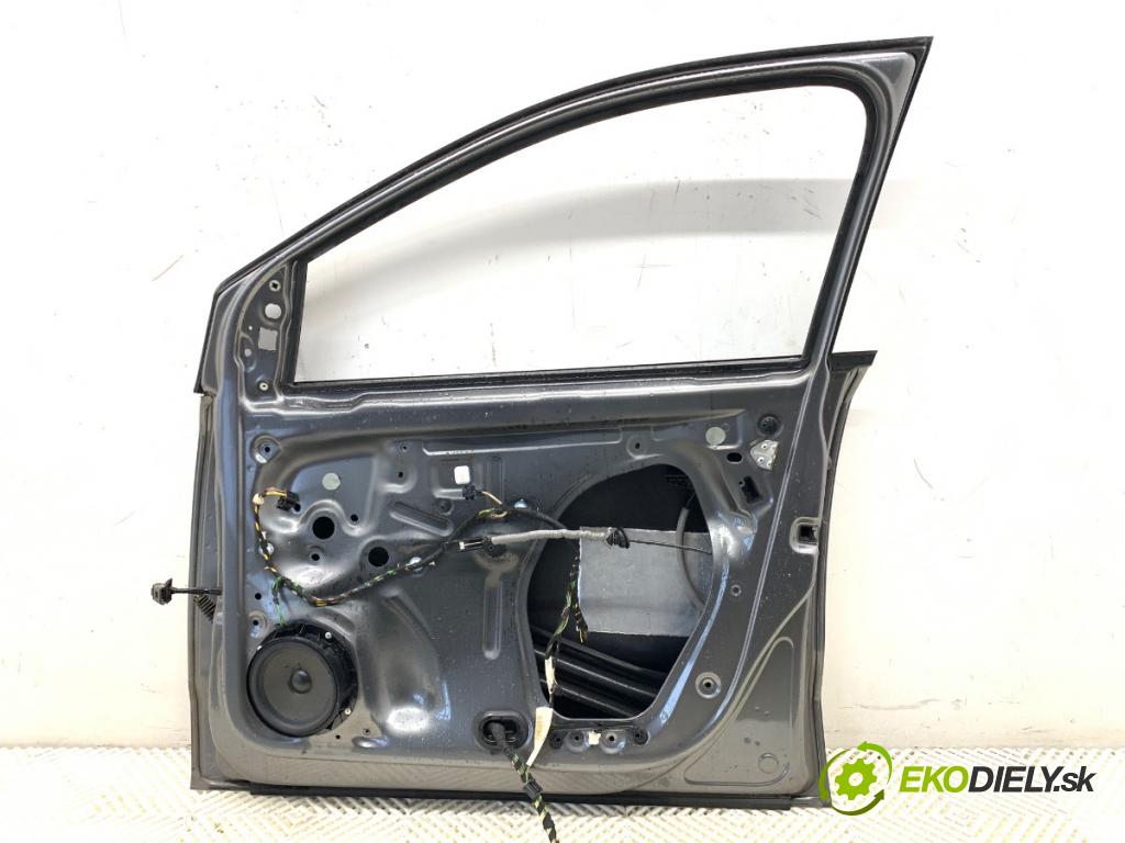 VW POLO V liftback 2013 44 kW 1.2 1198 Dvere pravy predný LD7R