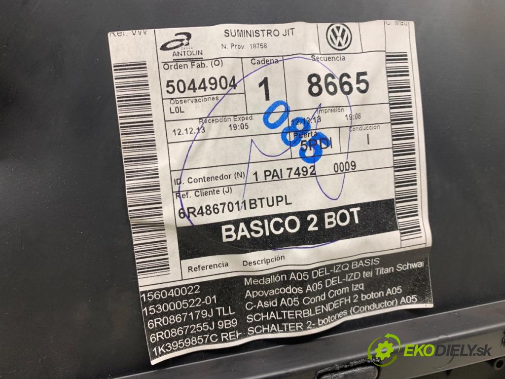 VW POLO V liftback 2013 44 kW 1.2 1198 ča dveře levý přední část