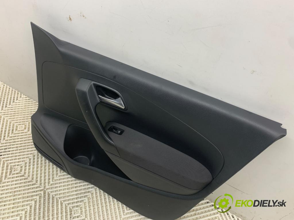 VW POLO V liftback 2013 44 kW 1.2 1198 ča dveře pravý přední část