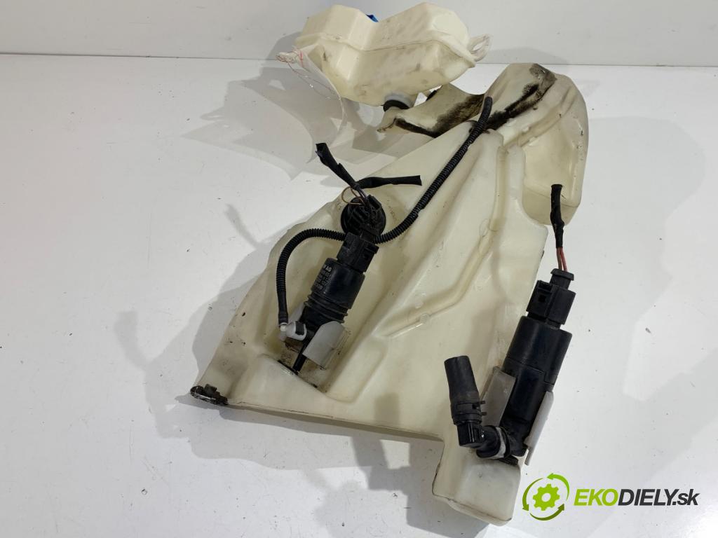 SEAT EXEO sedan 2012 147 kW 2.0 TFSI 1984 nádržka ostřikovačů 8E0955451AR 8E0955451AP