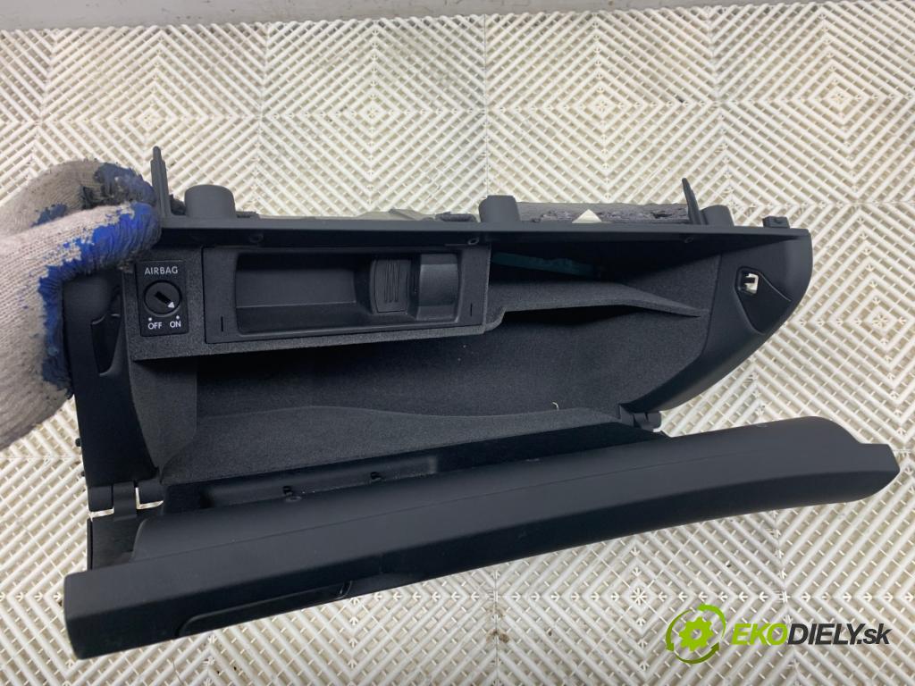 SEAT EXEO sedan 2012 147 kW 2.0 TFSI 1984 přihrádka kastlík spolujezdce 3R1857035E (Přihrádka (kastlík))
