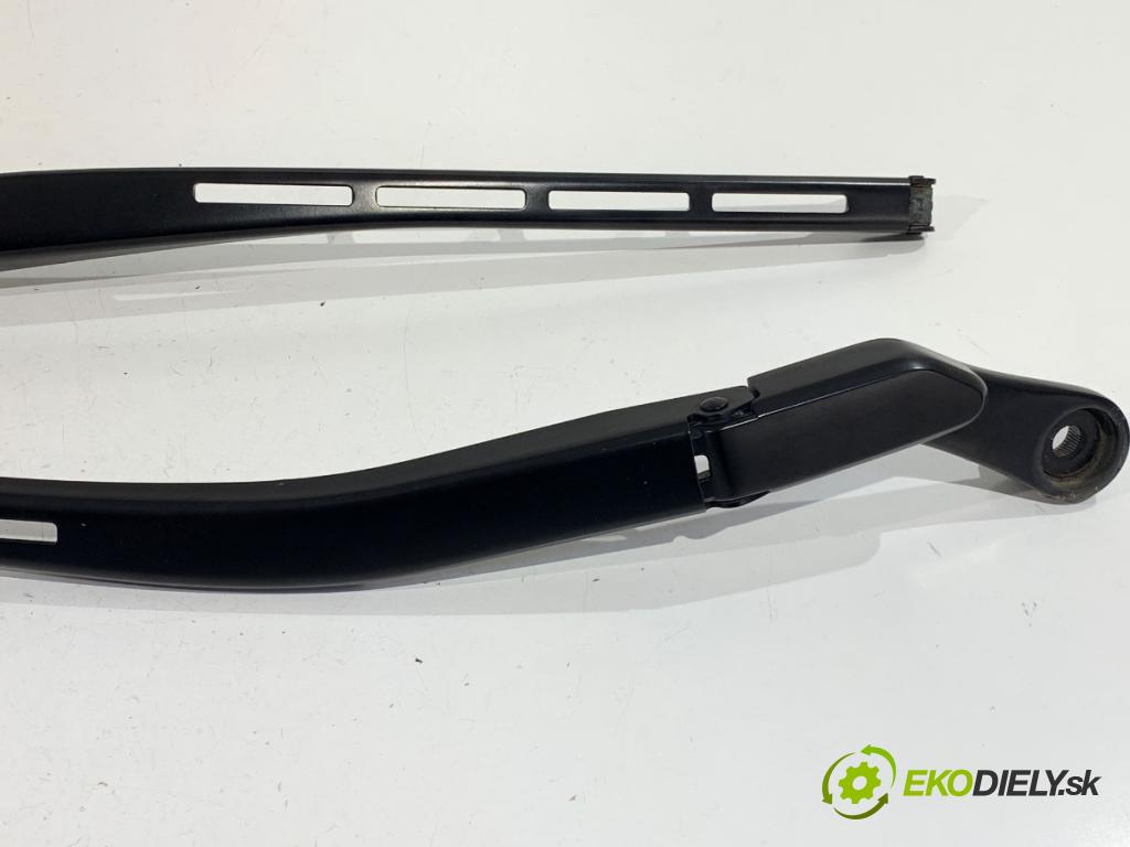 SEAT EXEO sedan 2012 147 kW 2.0 TFSI 1984 ramena stěrače přední část 8E1955407C 8E1955408C