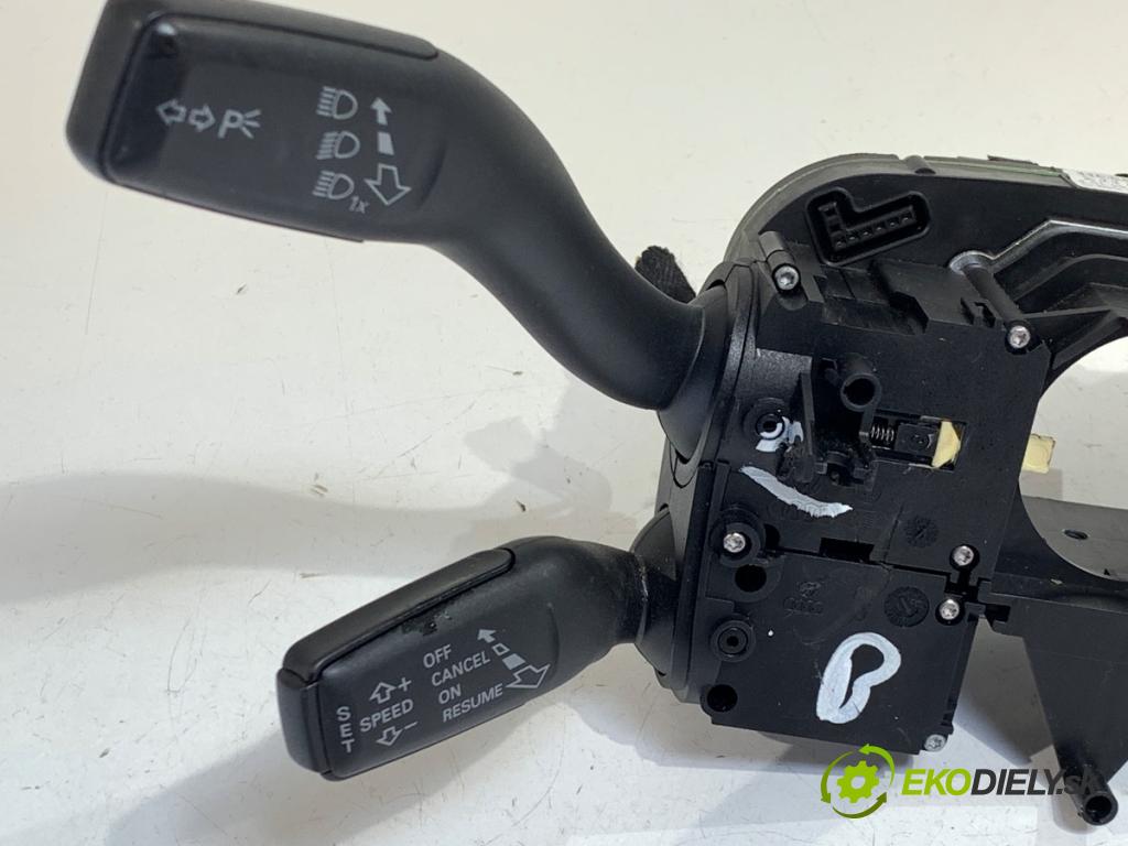 SEAT EXEO sedan 2012 147 kW 2.0 TFSI 1984 přepínač kombinovaný 8E0953549Q 4E0953521B (Páčky pod volantem)