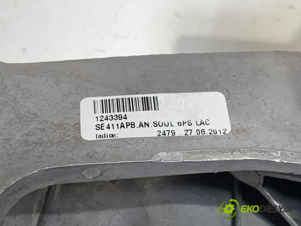 SEAT EXEO sedan 2012 147 kW 2.0 TFSI 1984 loketní opěrka  (Loketní opěrka)