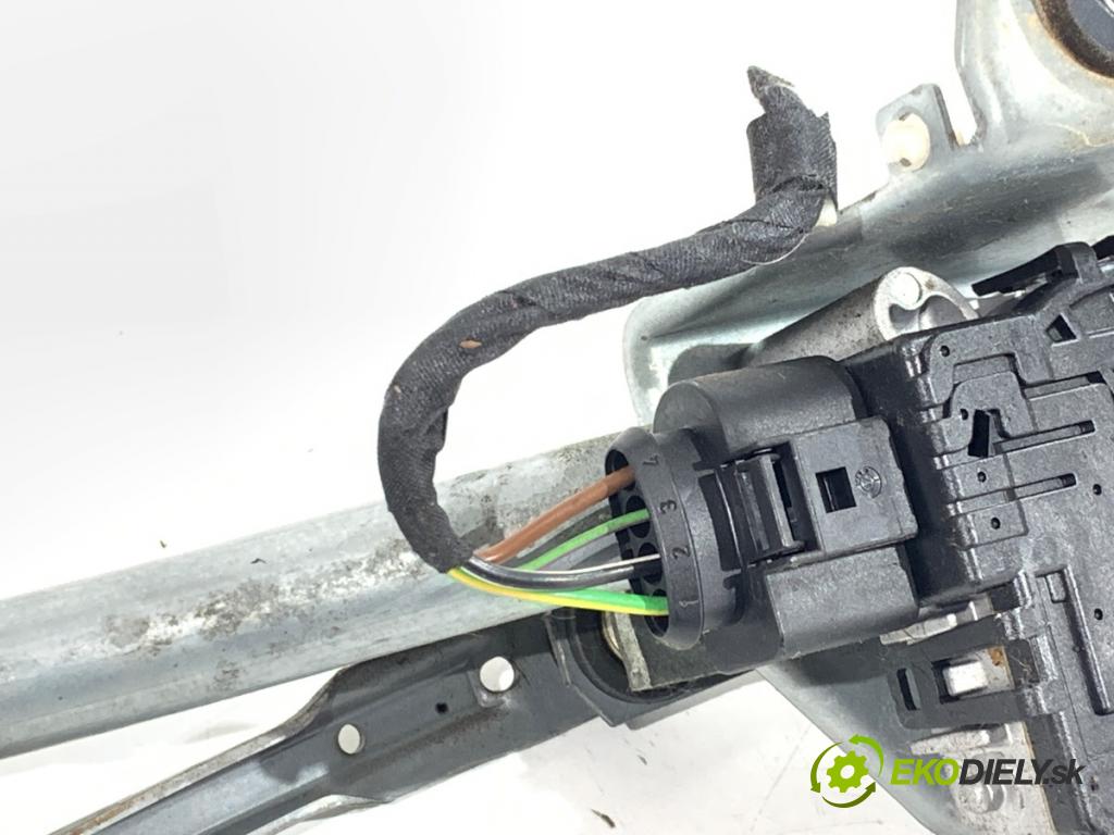 SEAT EXEO sedan 2012 147 kW 2.0 TFSI 1984 mechanismus stěračů přední část 8E1955119 8E1955023E (Motorek stěračů přední)