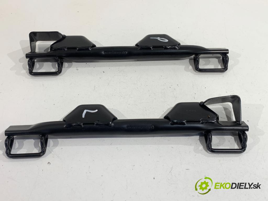 SEAT EXEO sedan 2012 147 kW 2.0 TFSI 1984 Uchytenie ISOFIX 8E0813545B