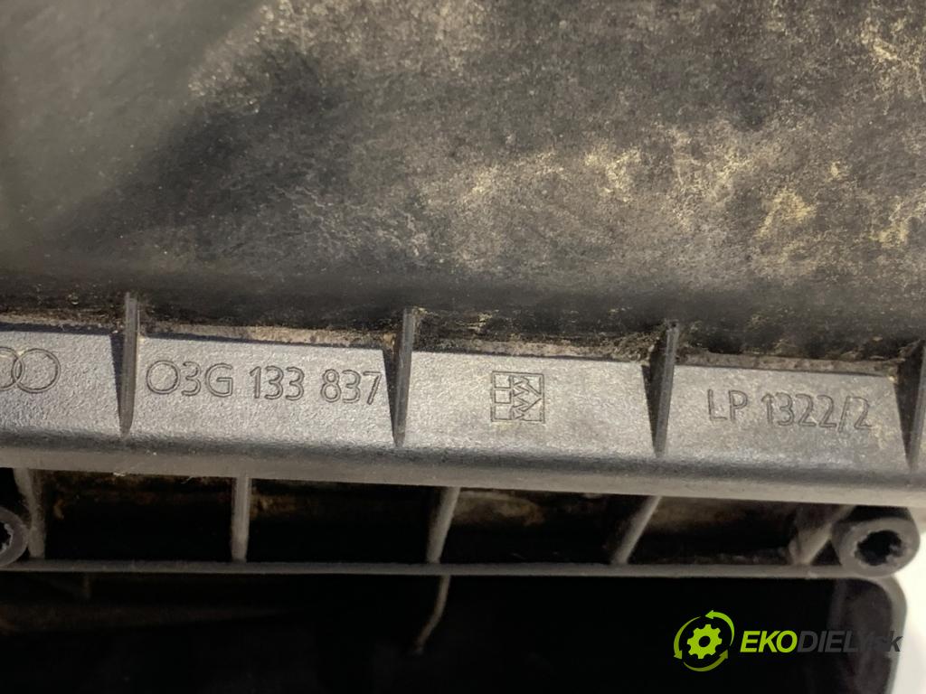SEAT EXEO sedan 2012 147 kW 2.0 TFSI 1984 obal filtra vzduchu 03G133837 (Kryt vzduchového filtru)