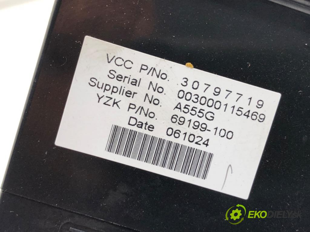 VOLVO C30 liftback 2007 100 kW 2.0 D 1998 Dislpej 30797719 (Prístrojová doska)