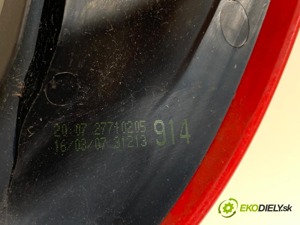 VOLVO C30 liftback 2007 100 kW 2.0 D 1998 světlo pravý zadní část 31213914