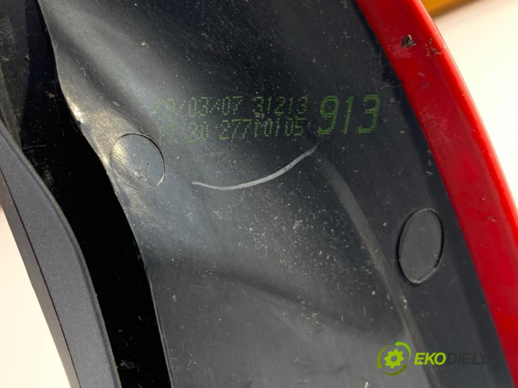 VOLVO C30 liftback 2007 100 kW 2.0 D 1998 světlo levý zadní část 31213913