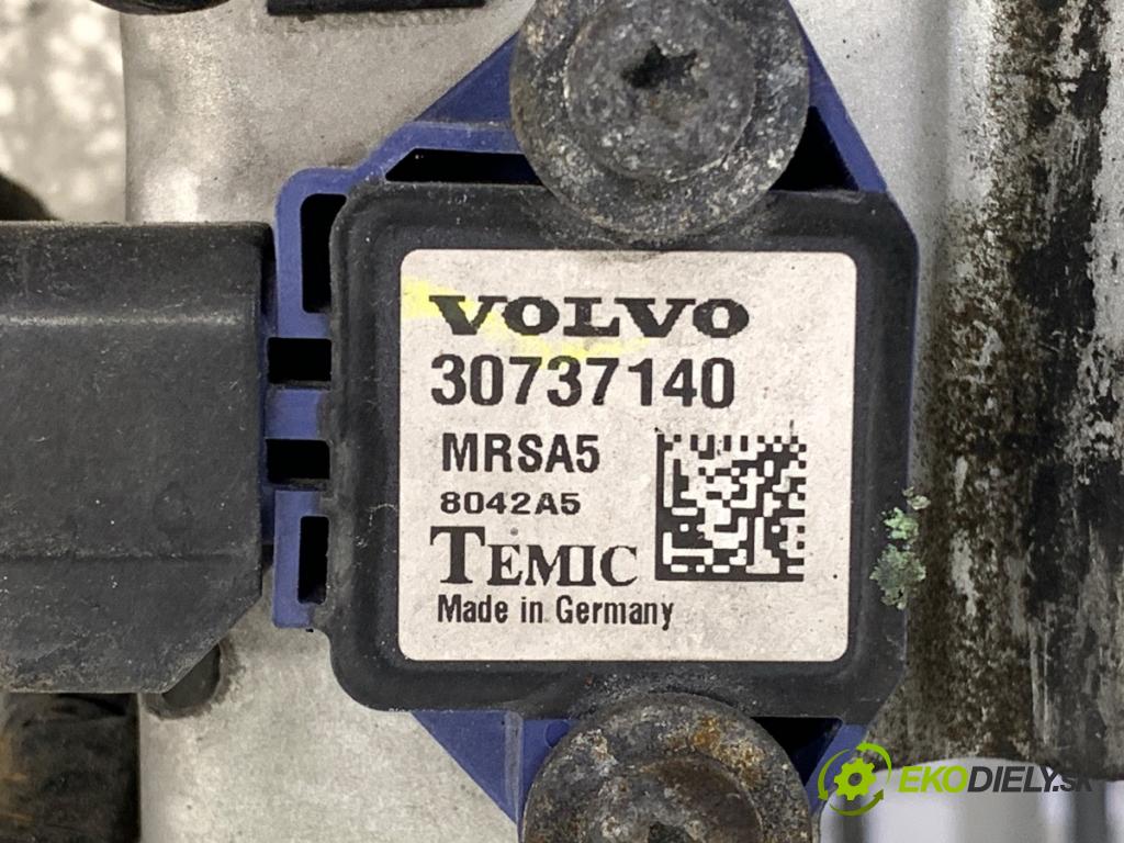 VOLVO C30 liftback 2007 100 kW 2.0 D 1998 Držiak predný (Výstuha predná)