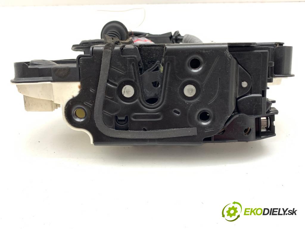 VW POLO V liftback 2013 44 kW 1.2 1198 zámok dveře levý přední část 5K1837015E