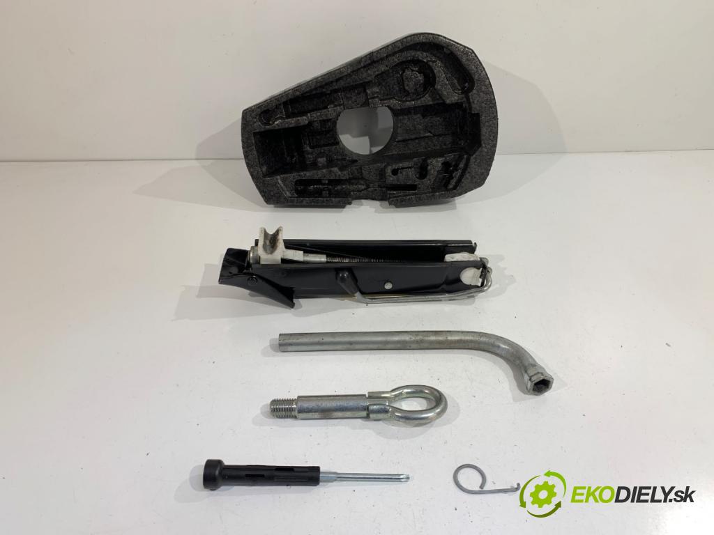VW POLO V liftback 2013 44 kW 1.2 1198 Súprava náradia 6Q0012115K