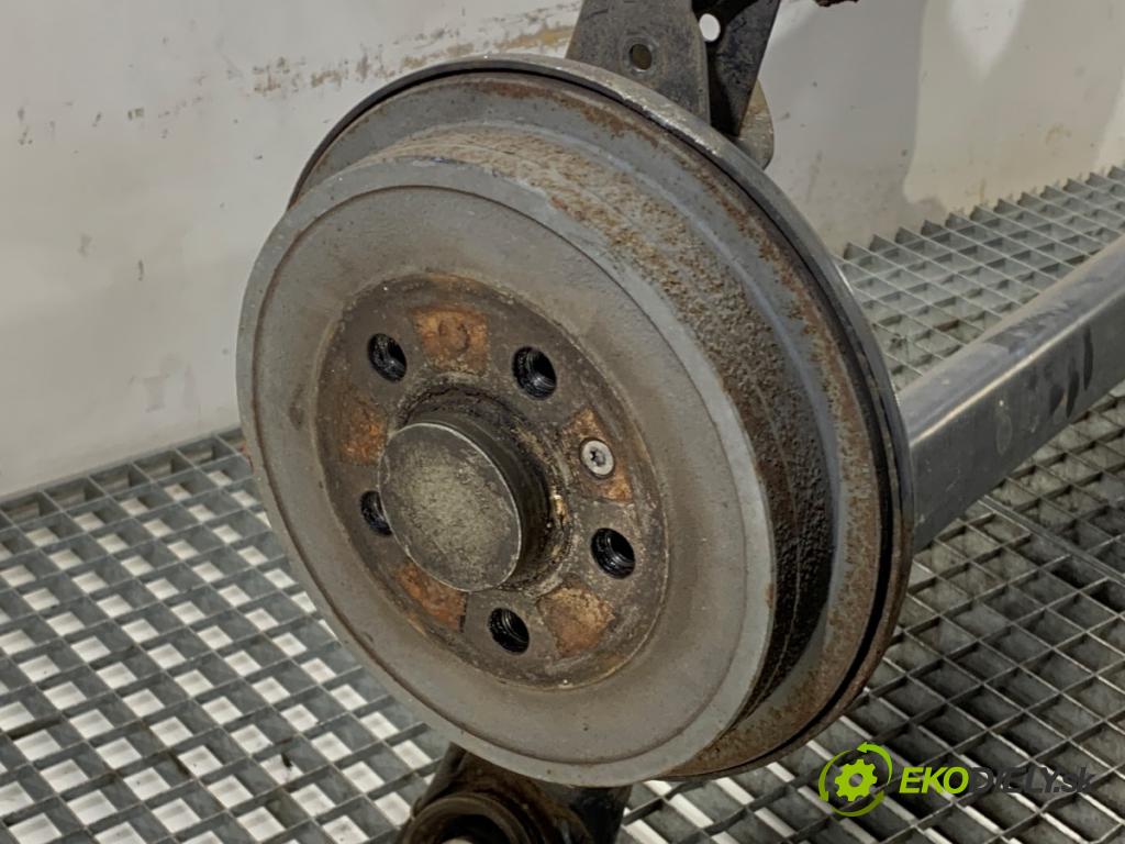 VW POLO V liftback 2013 44 kW 1.2 1198 výztuha zadní část