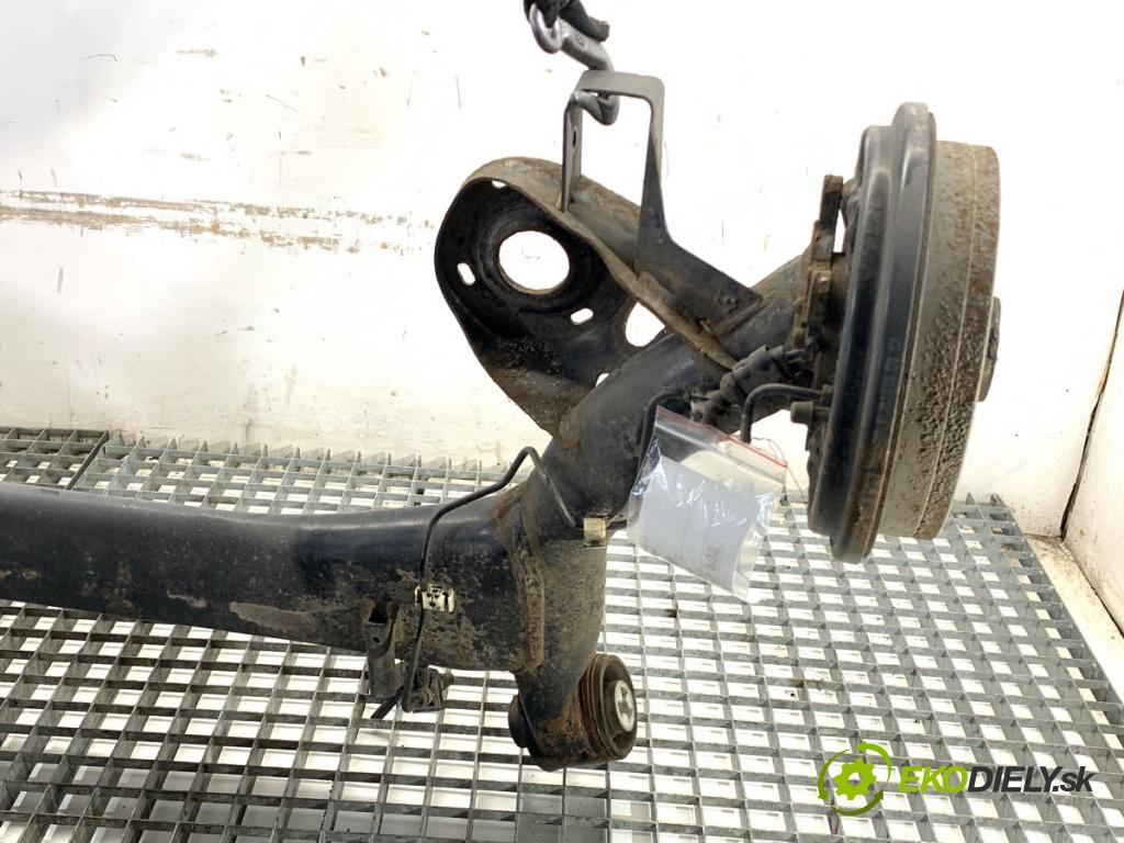 VW POLO V liftback 2013 44 kW 1.2 1198 výztuha zadní část