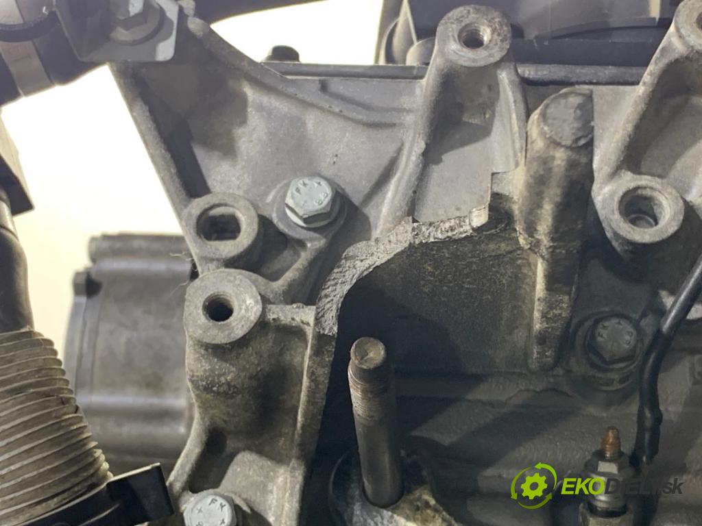 VOLVO C30 liftback 2007 100 kW 2.0 D 1998 motor D4204T (Motor)