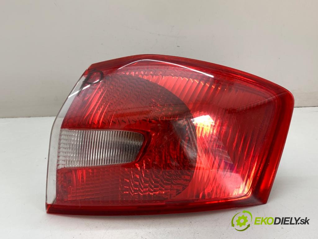 FORD KUGA I SUV 2010 103 kW 2.0 TDCi 1997 Svetlo pravy zad 8V41-13404-AH