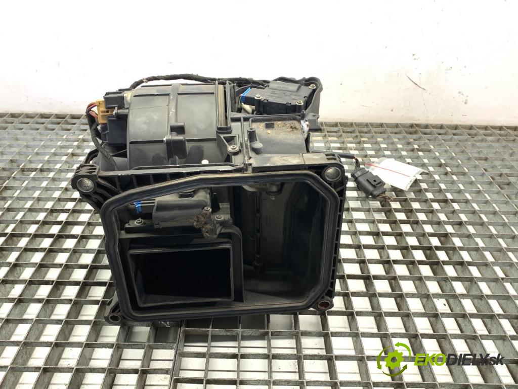 AUDI A6 C6 sedan 2004 165 kW 3.0 TDI quattro 2967 topení 4F0820521