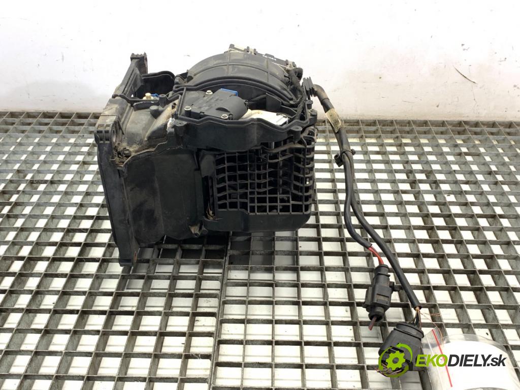 AUDI A6 C6 sedan 2004 165 kW 3.0 TDI quattro 2967 topení 4F0820521