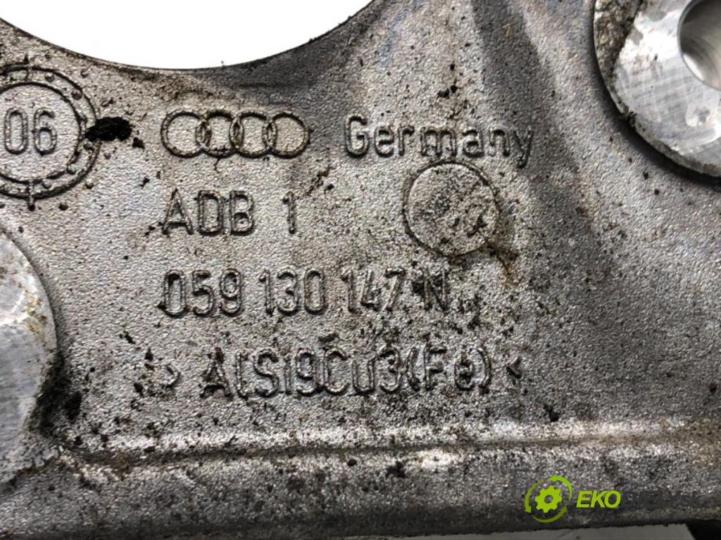 AUDI Q7 4L SUV 2008 176 kW 3.0 TDI quattro 2967 uchycení pumpy vstřikovací 059130147N
