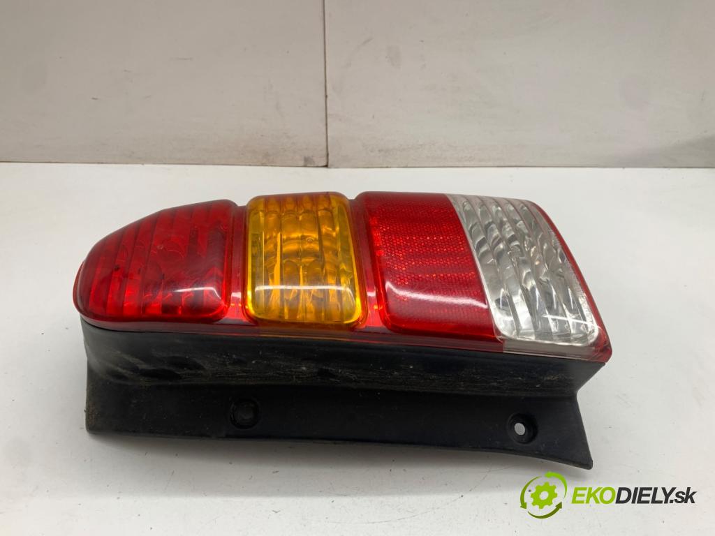 FORD USA ESCAPE I SUV 2002 91 kW 2.0 1988 Svetlo pravy zad