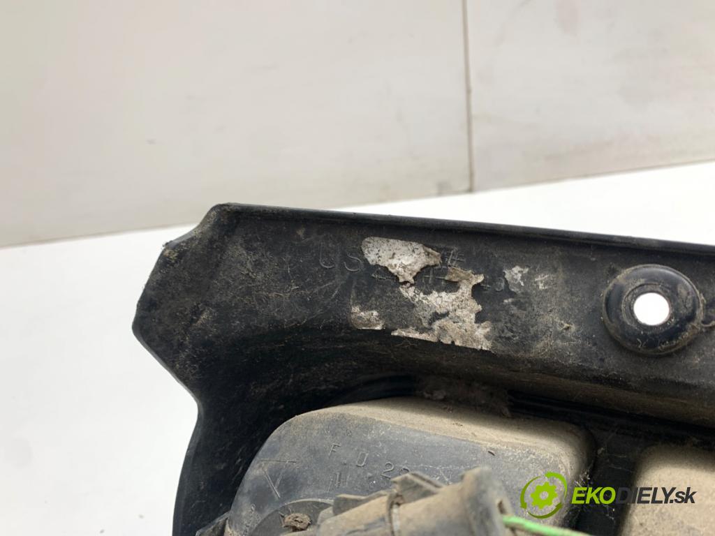 FORD USA ESCAPE I SUV 2002 91 kW 2.0 1988 Svetlo pravy zad