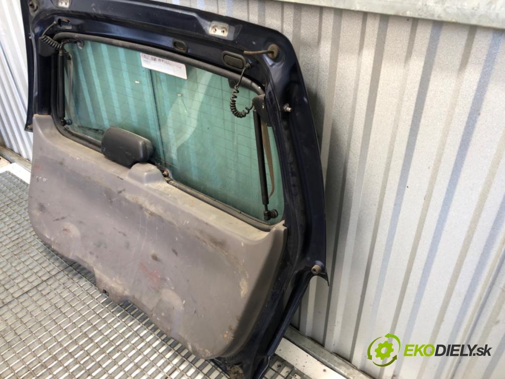 FORD USA ESCAPE I SUV 2002 91 kW 2.0 1988 kapota zadní část
