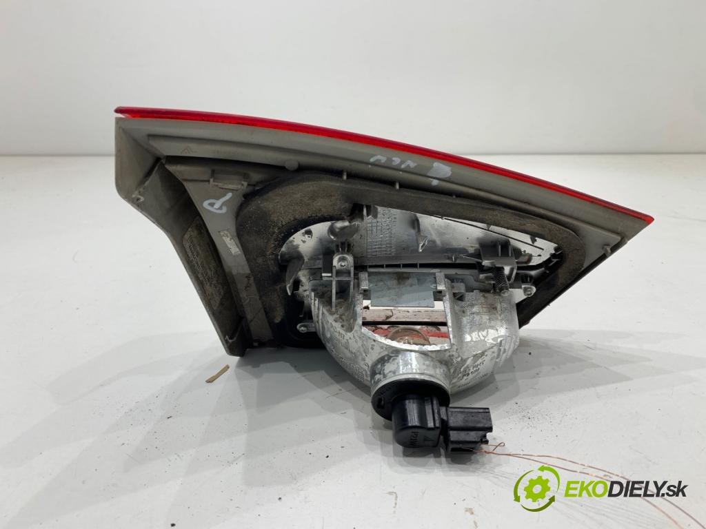FORD B-MAX nadwozie wielkoprzestrzenne (MPV) 2017 74 kW 1.0 EcoBoost 998 Svetlo pravy zad vnútorná AV11-13A602-AG