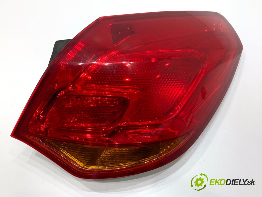 OPEL ASTRA J liftback 2015 74 kW 1.4 (68) 1398 Svetlo pravy zad 