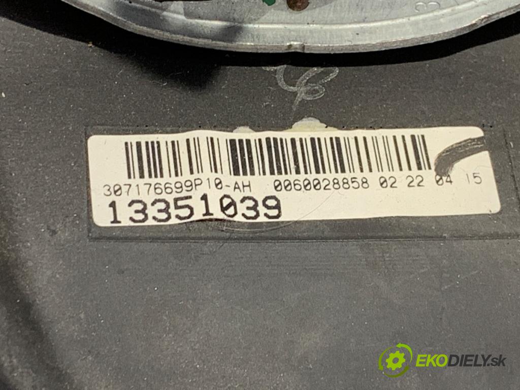 OPEL ASTRA J liftback 2015 74 kW 1.4 (68) 1398 Volant 13351039 (Volant)