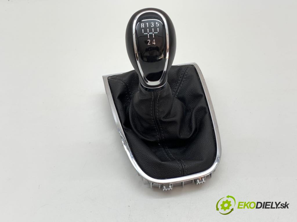 OPEL ASTRA J liftback 2015 74 kW 1.4 (68) 1398 Manžeta  (Rýchlostná páka (kulisa))