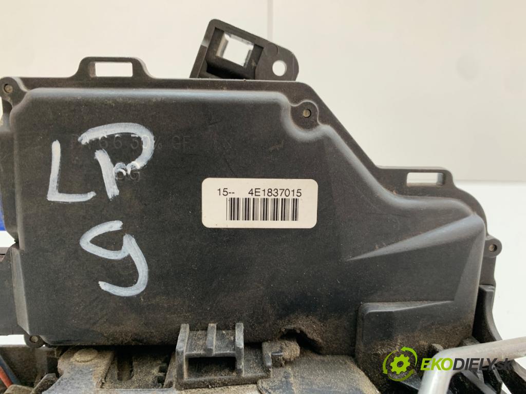 AUDI A8 D3 sedan 2002 246 kW 4.2 quattro 4172 zámok dveře levý přední část 4E1837015