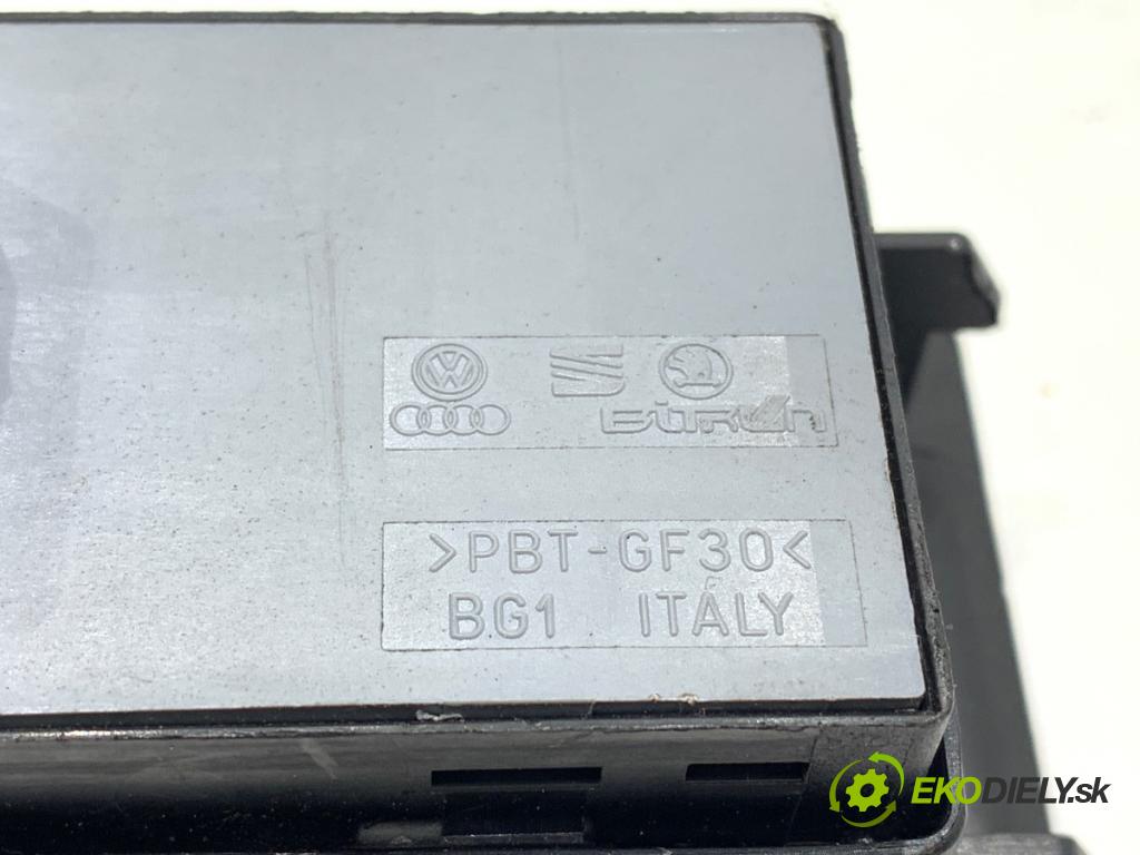 VW PASSAT CC B6 coupe 2010 147 kW 2.0 TFSI 1984 přepínač oken 1K4959857B (Páčky pod volantem)