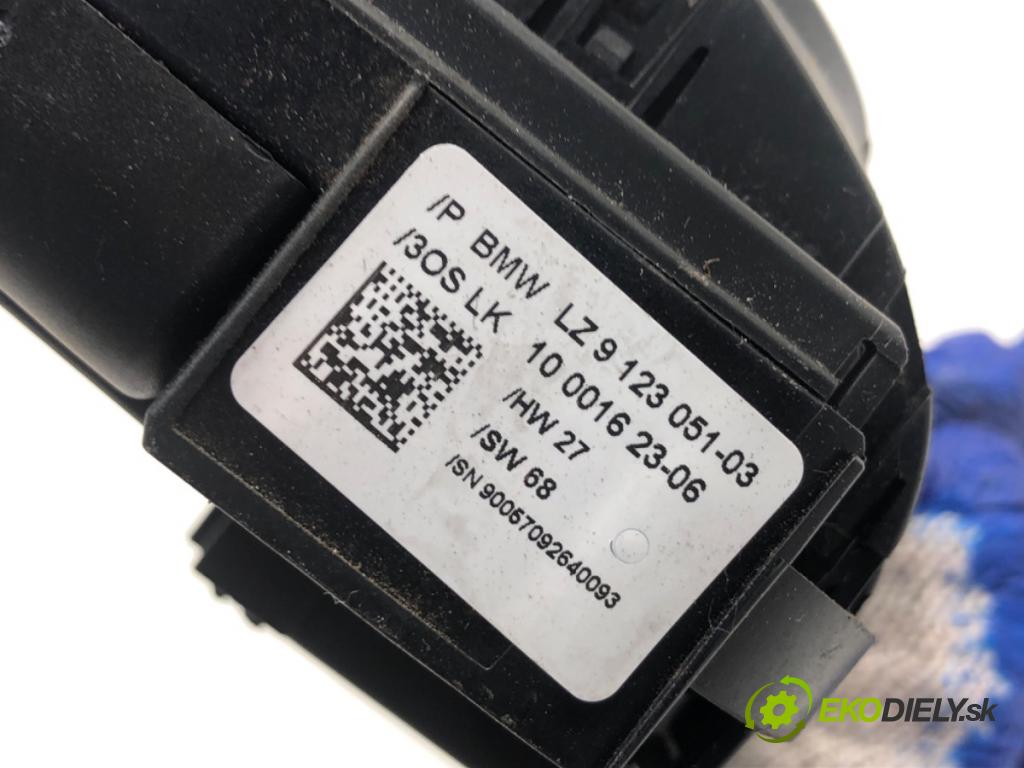 BMW E91 Kombi 2010 180 kW 330 d xDrive 2993 přepínač kombinovaný 9123051 (Páčky pod volantem)