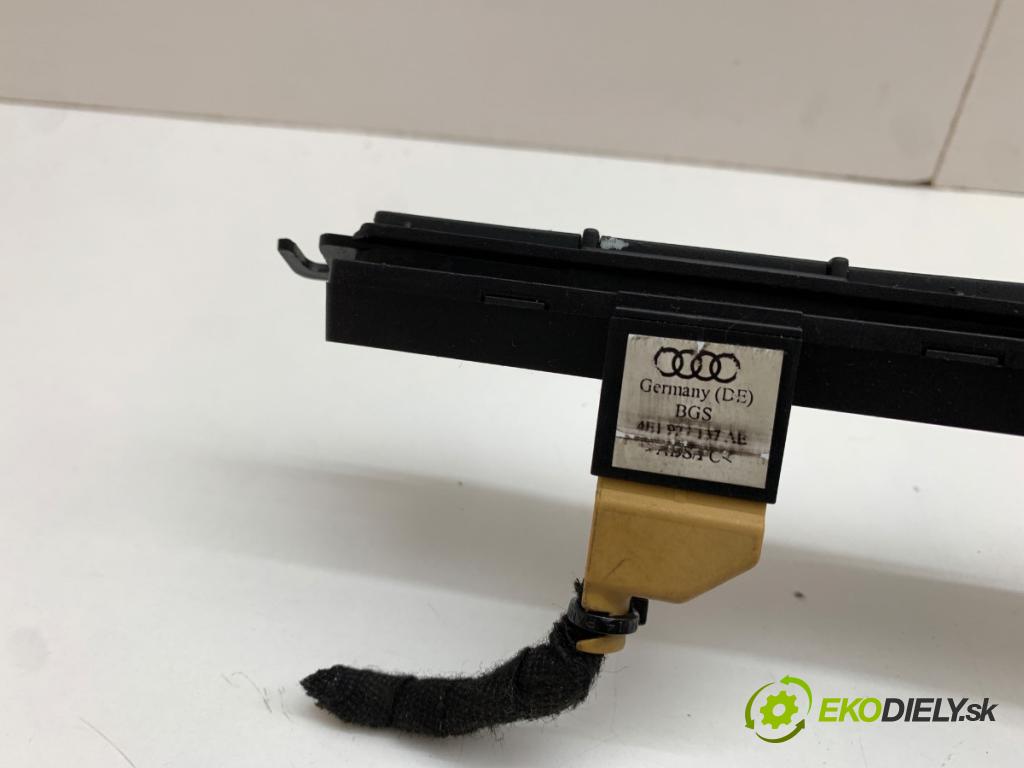 AUDI A8 D3 sedan 2002 246 kW 4.2 quattro 4172 Spínač svetiel výstražných (núdzových)  (Prepínacie páčky pod volantom)