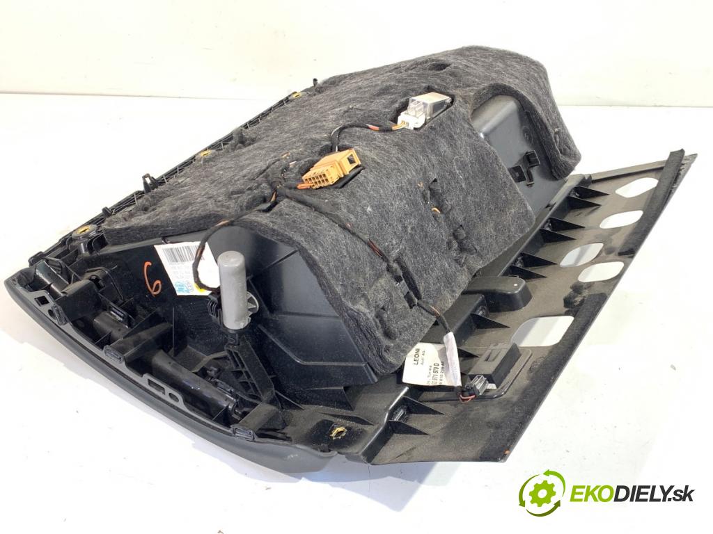AUDI A6 C7 Kombi 2013 130 kW 2.0 TDI 1968 přihrádka kastlík spolujezdce 4G8857035 (Přihrádka (kastlík))