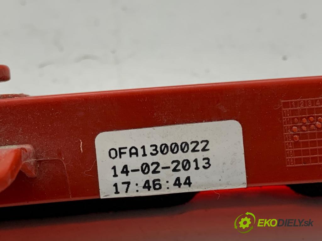 AUDI A6 C7 Kombi 2013 130 kW 2.0 TDI 1968 světlo brzdových světel 4G9945097