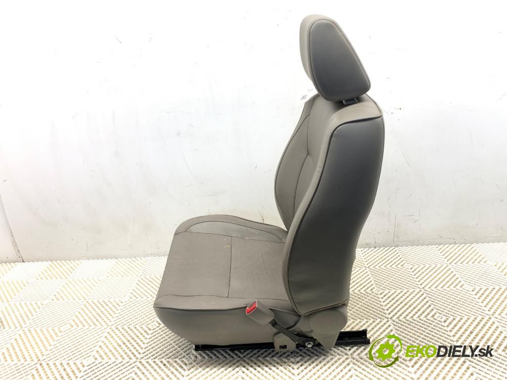 SUZUKI GRAND VITARA II samochód terenowy zamknięty 2008 95 kW 1.9 DDiS Napęd na wszystkie koła (JT419, TD44, JB419WD,... 1870 Sedadlo pravy predný