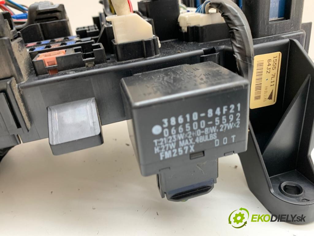 SUZUKI GRAND VITARA II samochód terenowy zamknięty 2008 95 kW 1.9 DDiS Napęd na wszystkie koła (JT419, TD44, JB419WD,... 1870 modul BSI  (Pojistková skříňka)