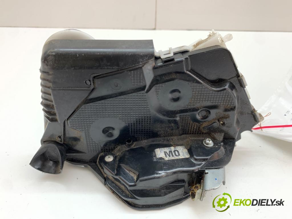 HONDA HR-V SUV 2016 96 kW 1.5 (RU1) 1498 zámok Dvere pravy predný